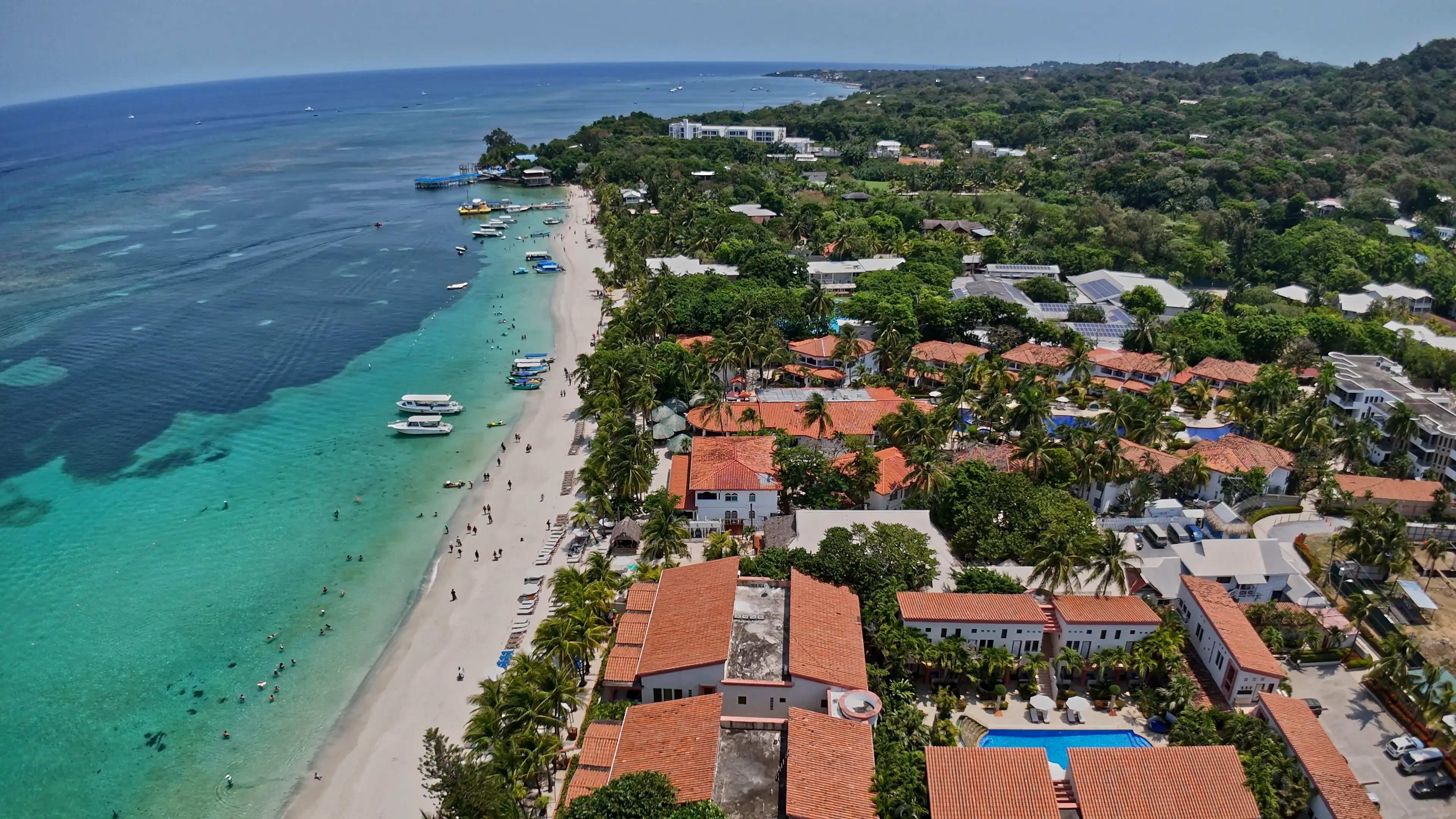 White-sand beach at the Mayan Princess with the turquoise waters of the Roatán reef