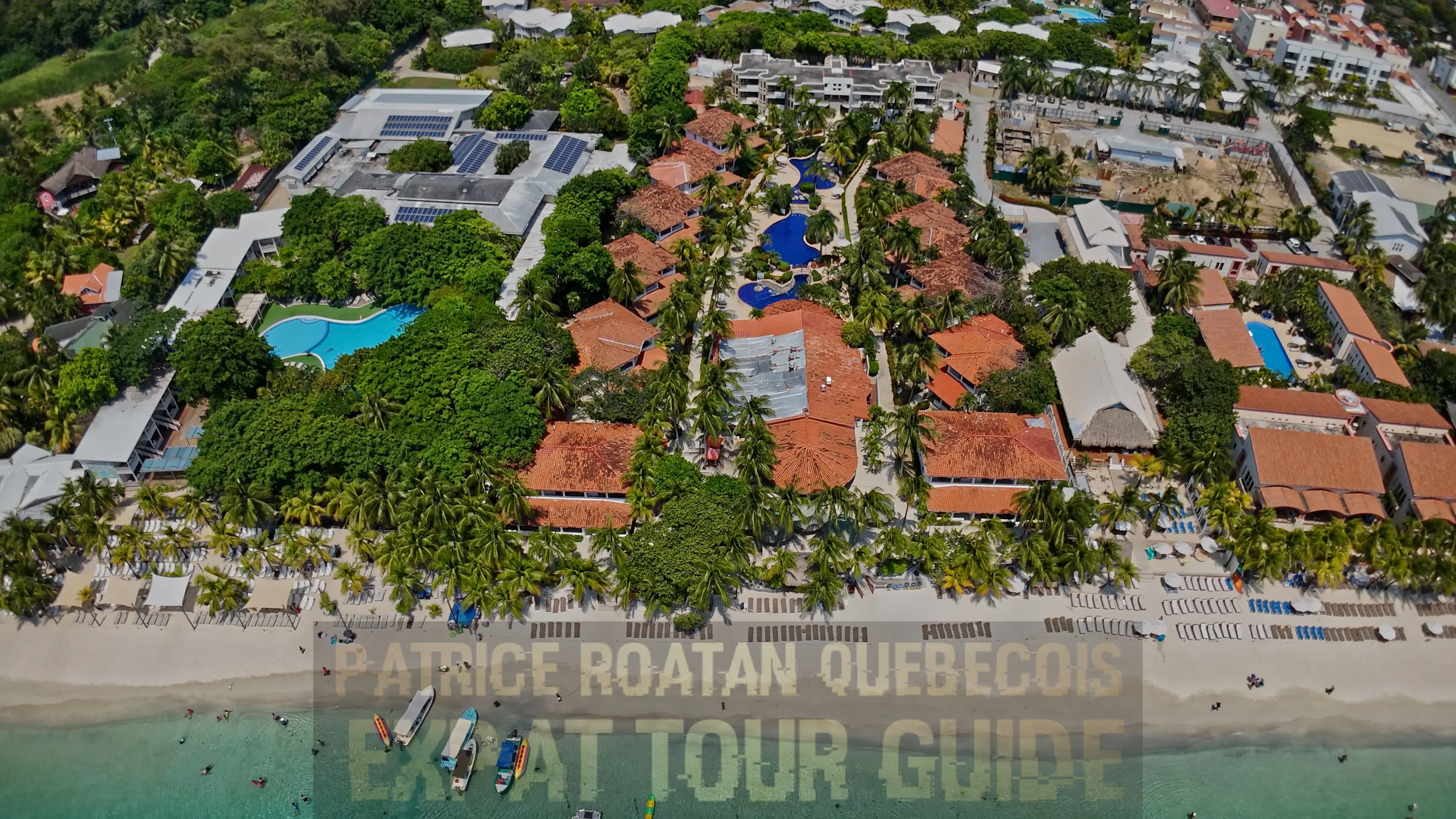 La plage de West Bay devant le Henry Morgan Beach Resort