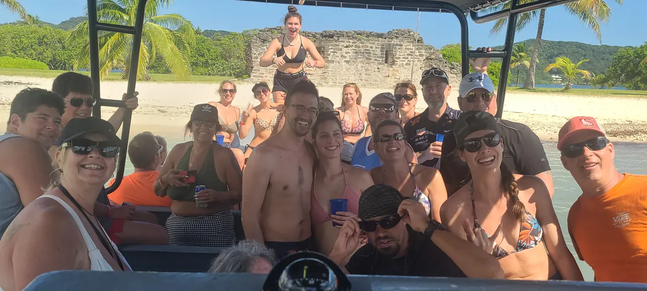 Groupe de voyageurs québécois sur le bateau premium