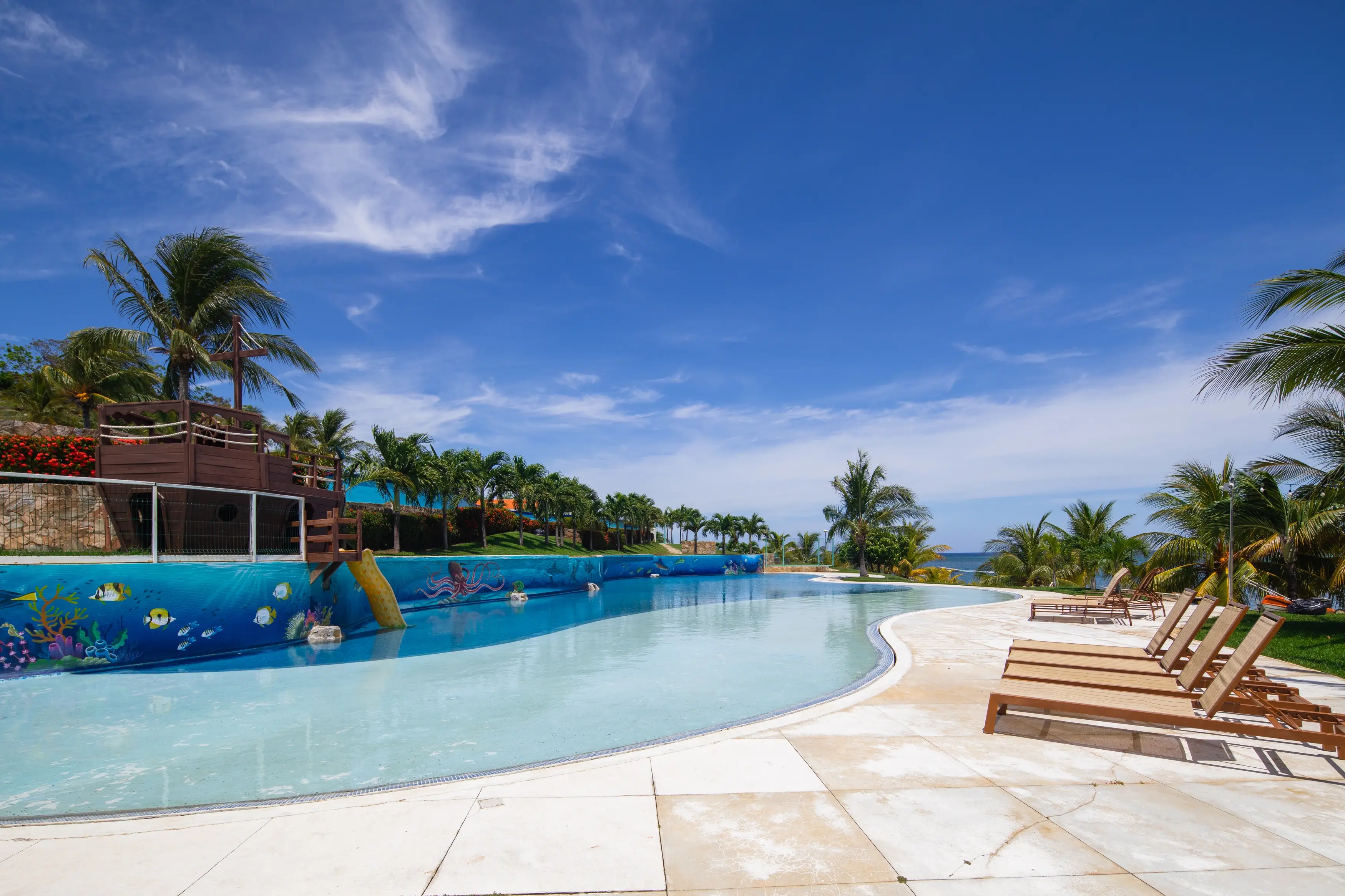 Infinity pool at the Pristine Bay Beach Club, Roatán, overlooking the sea