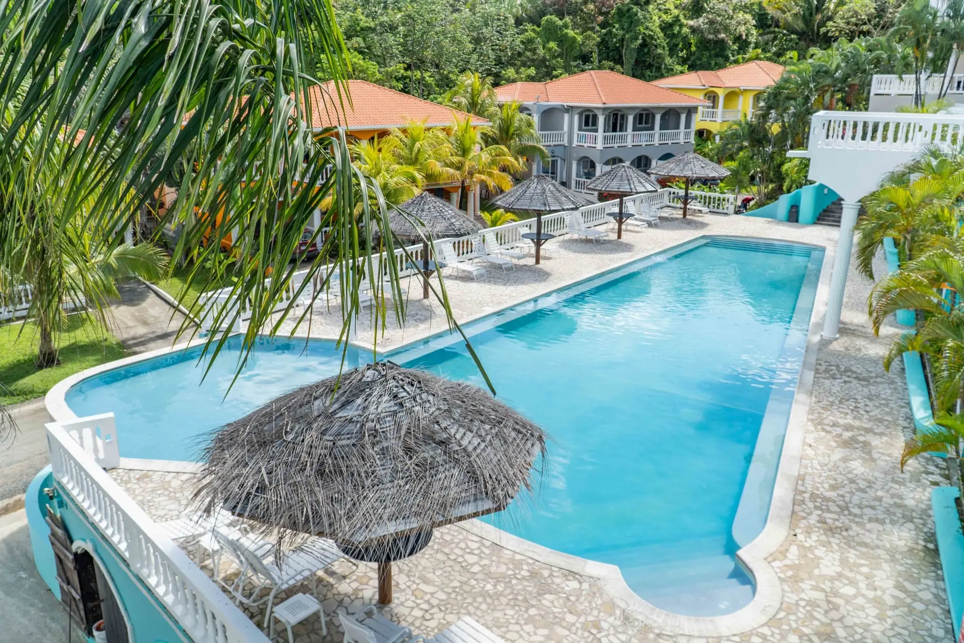 Pool at Splash Inn Dive Resort in West End Roatán