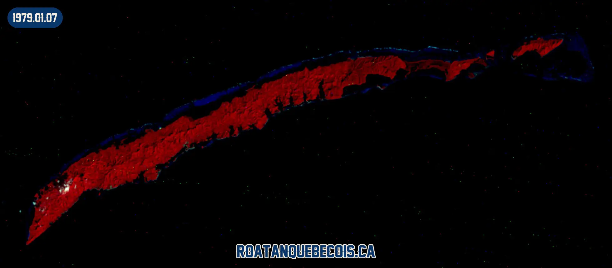 Roatán vue du ciel le 7 janvier 1979, en fausse couleur infrarouge où la végétation apparaît en rouge : l'île entière, son récif et les zones bâties