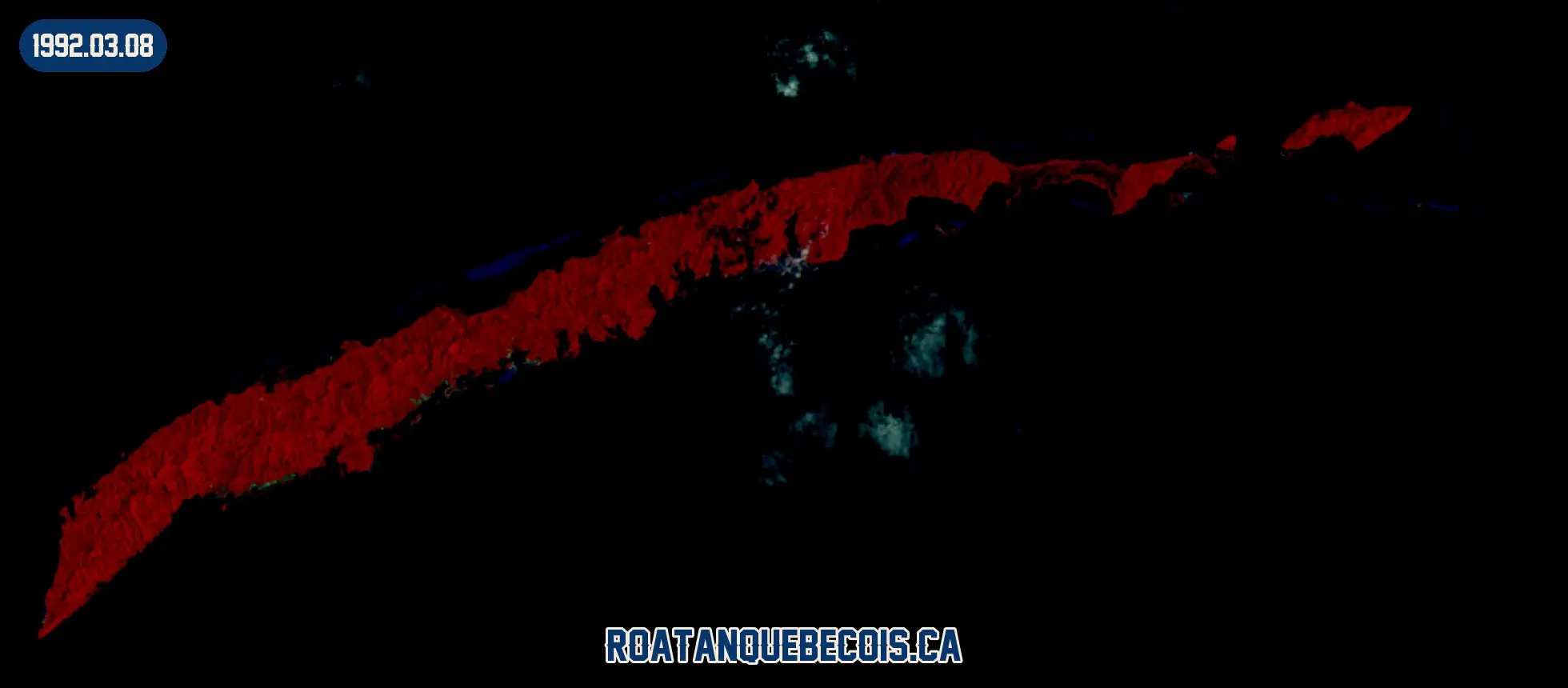 Roatán vue du ciel le 8 mars 1992, en fausse couleur infrarouge où la végétation apparaît en rouge : l'île entière, son récif et les zones bâties