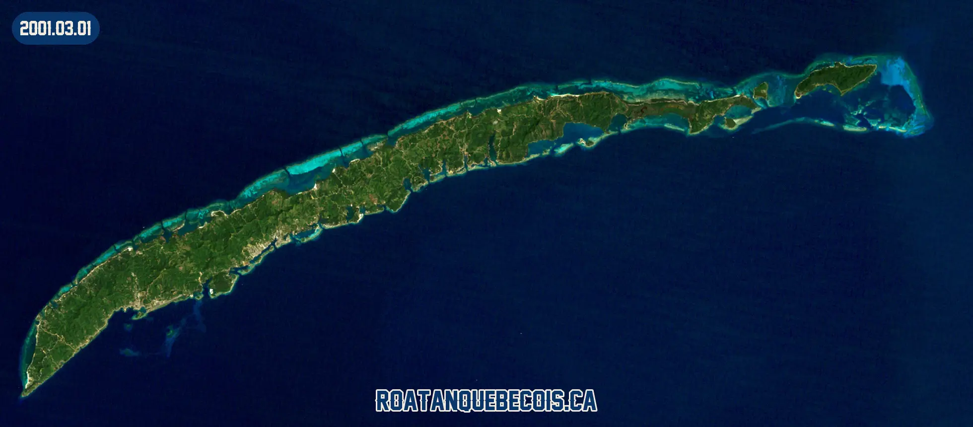 Roatán vue du ciel le 1er mars 2001 : l'île entière, son récif et les zones bâties