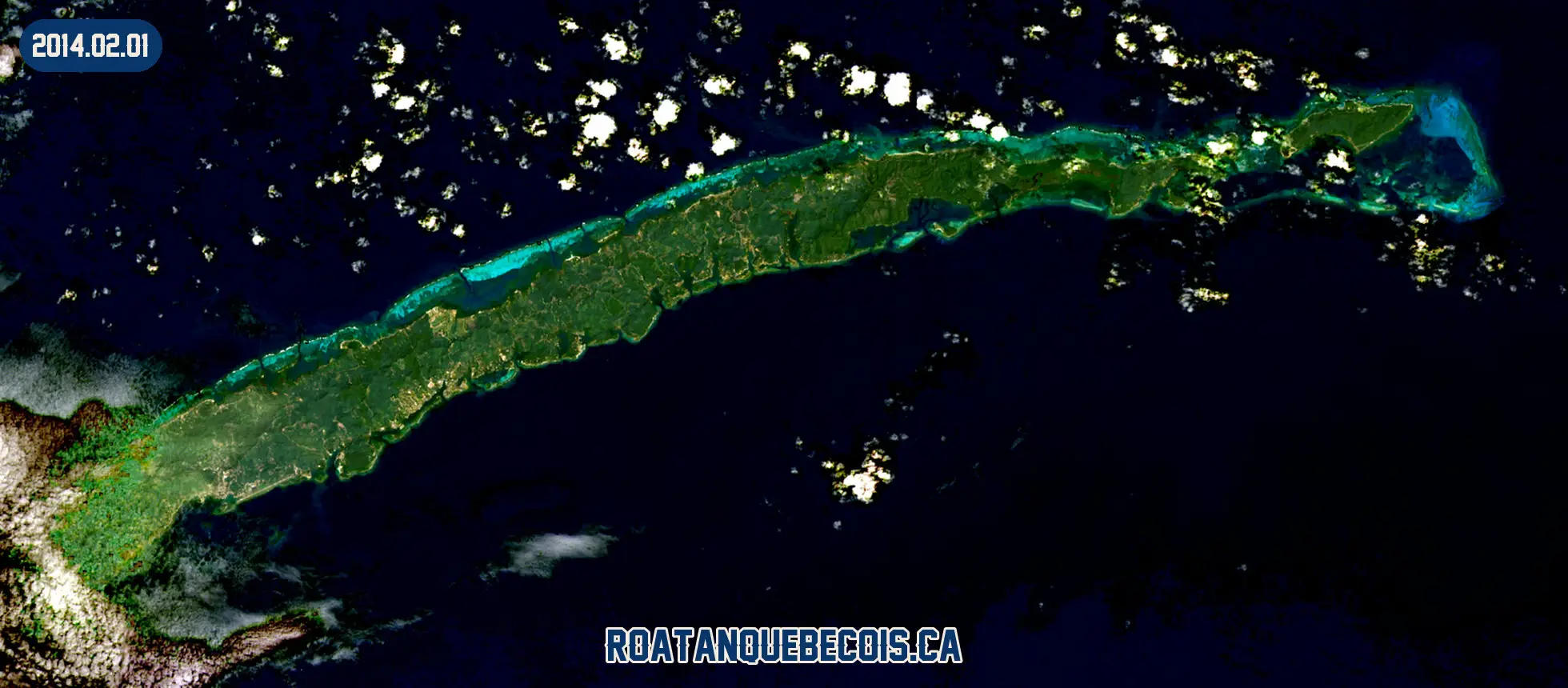 Roatán vue du ciel le 1er février 2014 : l'île entière, son récif et les zones bâties