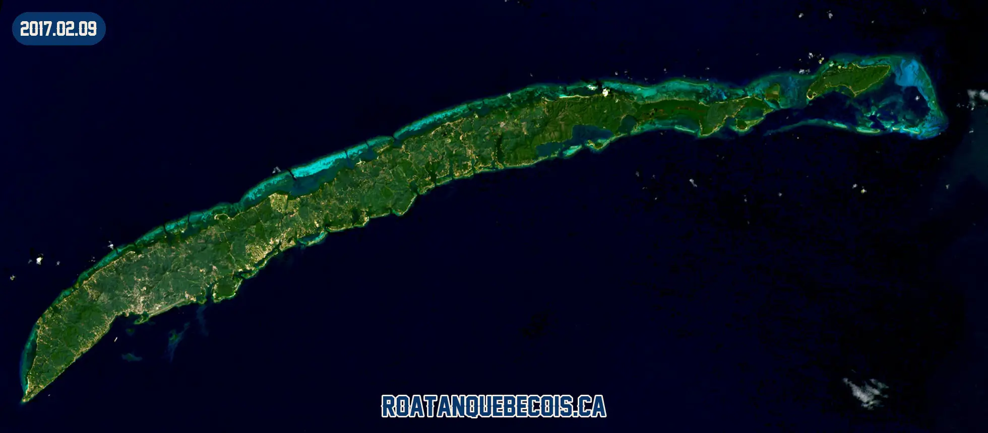 Roatán vue du ciel le 9 février 2017 : l'île entière, son récif et les zones bâties