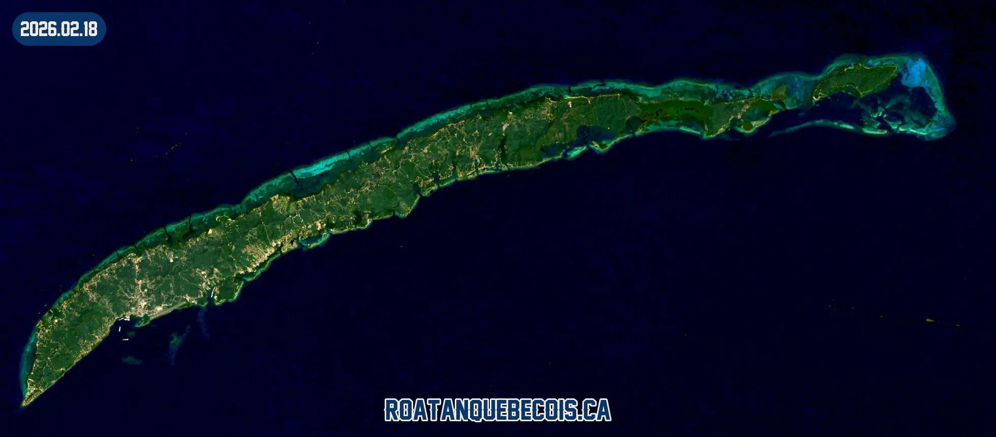Roatán vue du ciel le 18 février 2026 : l'île entière, son récif et les zones bâties