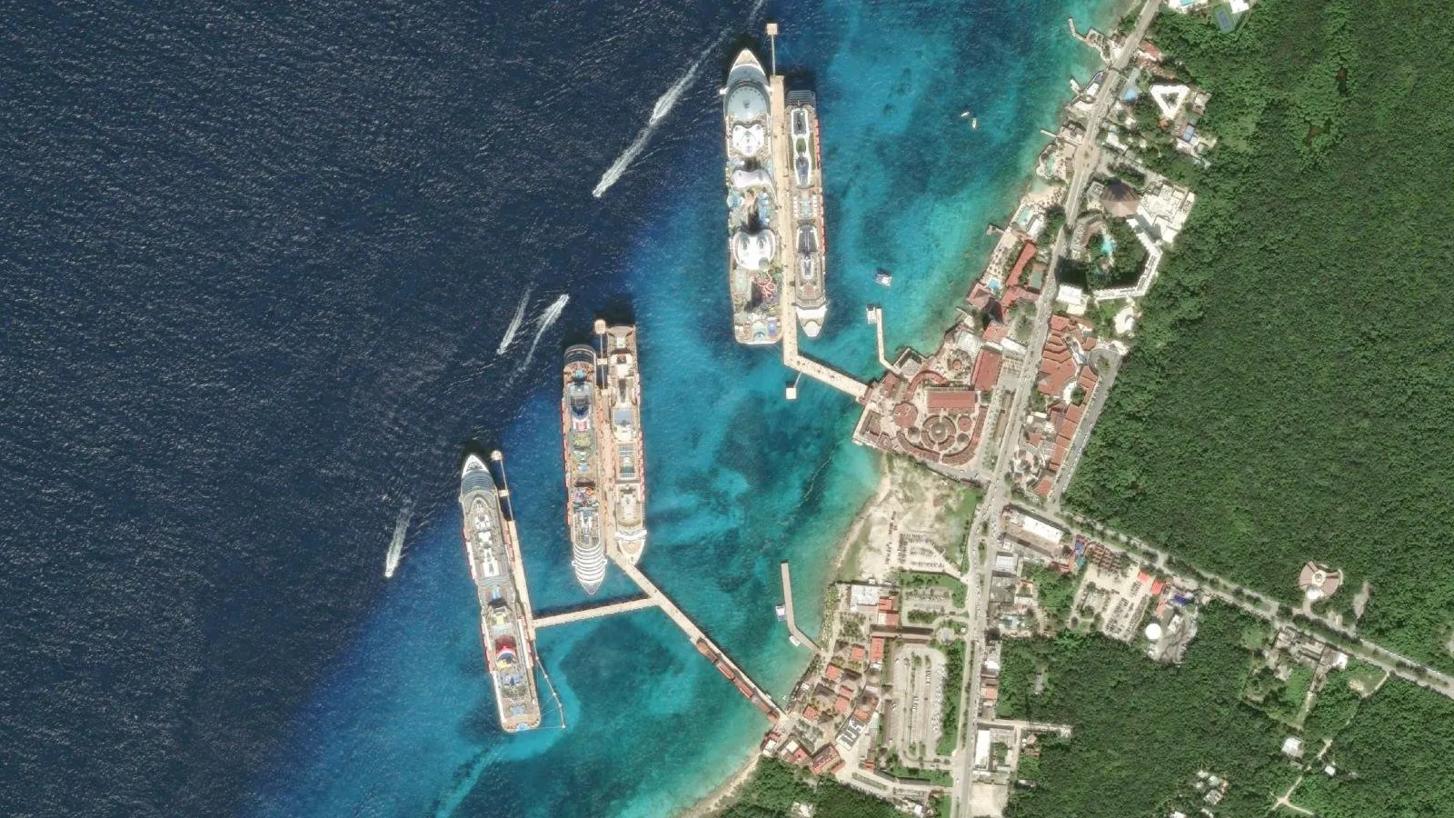 Cozumel cruise port schedule and things to do: 3 piers, every ship